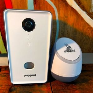 Pup Pod feeder with camera